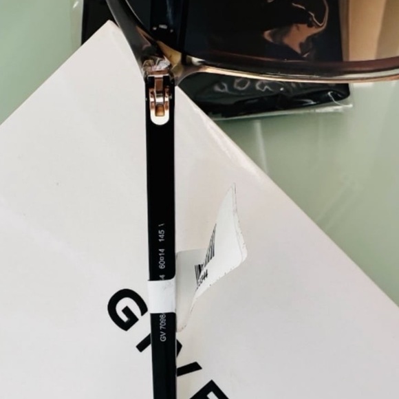 Givenchy Sunglasses - Picture 5 of 9